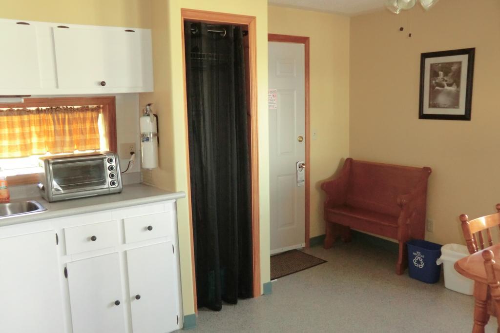 Admiral Digby Inn Restaurant&Cottages Extérieur photo